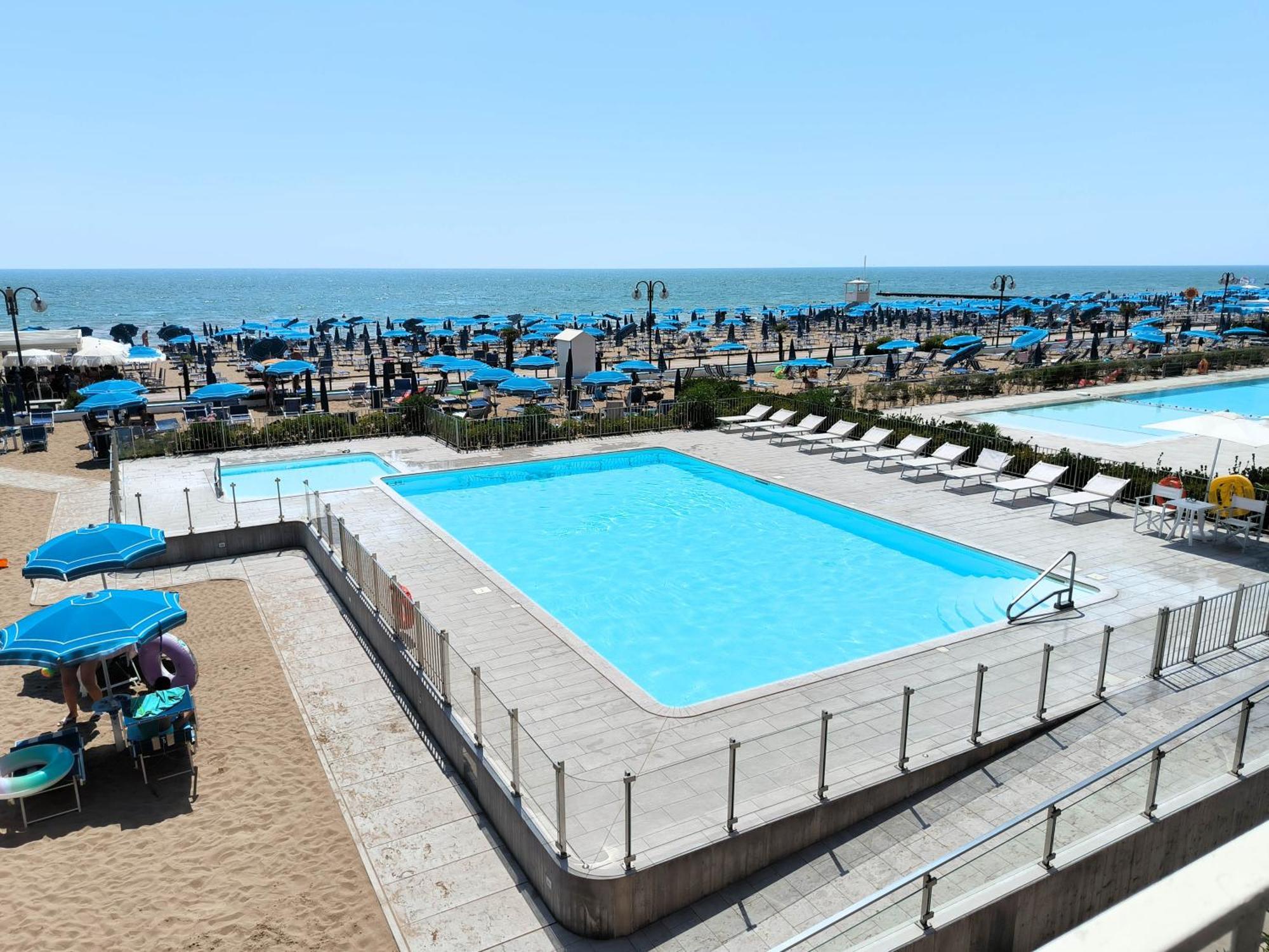 Apartamento Apollo Fronte Mare Lido di Jesolo Exterior foto