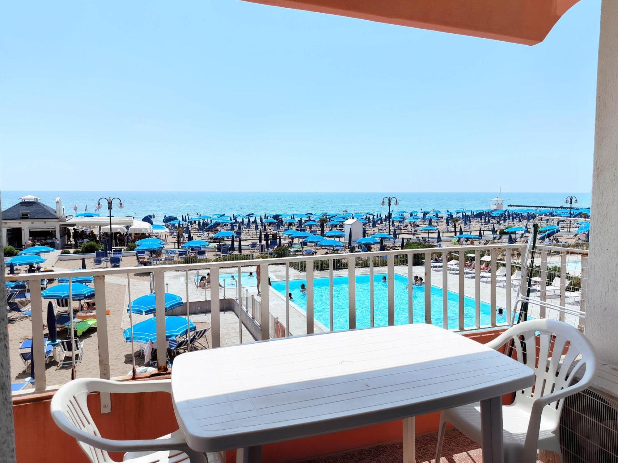 Apartamento Apollo Fronte Mare Lido di Jesolo Exterior foto